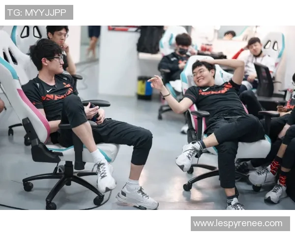 TES鏖战AL巅峰对决再燃赛场两队鏖战展现极致操作与团队智慧