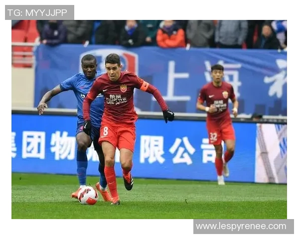 上海海港主场激战武汉三镇巅峰对决上演中超冠军荣誉关键之战 上海海港主场激战武汉三镇巅峰对决上演中超冠军荣誉关键之战