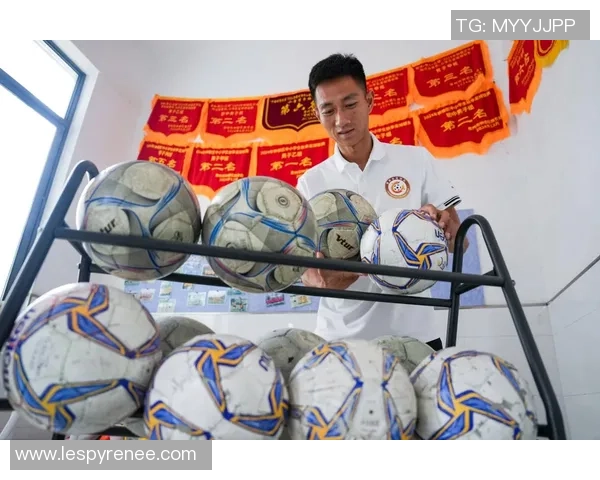 探索足球明星的成长之路与全球足坛的传奇之梦