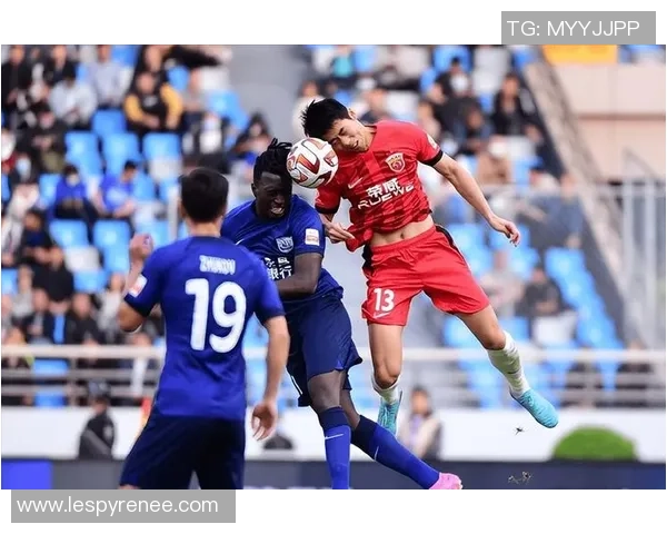 沧州雄狮全力冲击赛季胜利巅峰鏖战激燃再现绿茵荣耀争锋