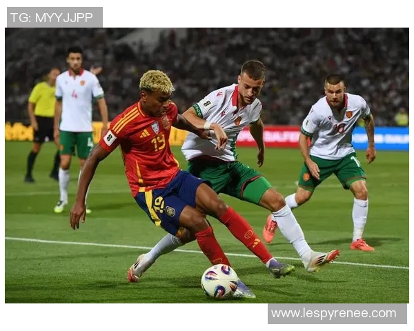 足球世界新变革：技术革新助力战术演进与球员全面发展