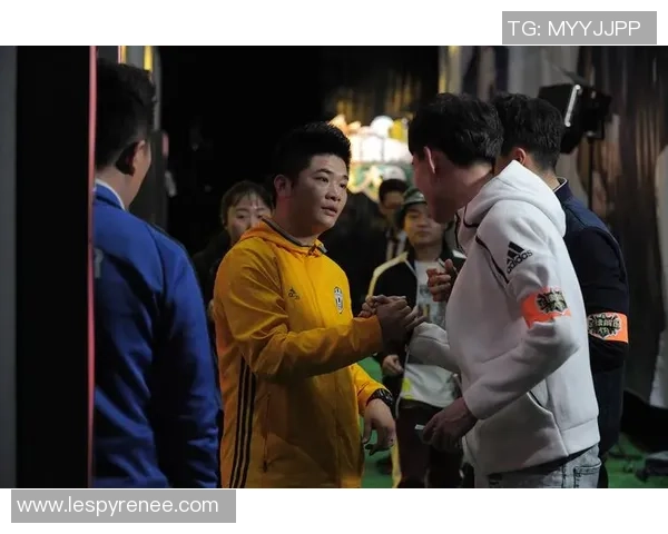 乔纳森戴维的成长之路与足球梦想的追逐历程 乔纳森戴维的成长之路与足球梦想的追逐历程